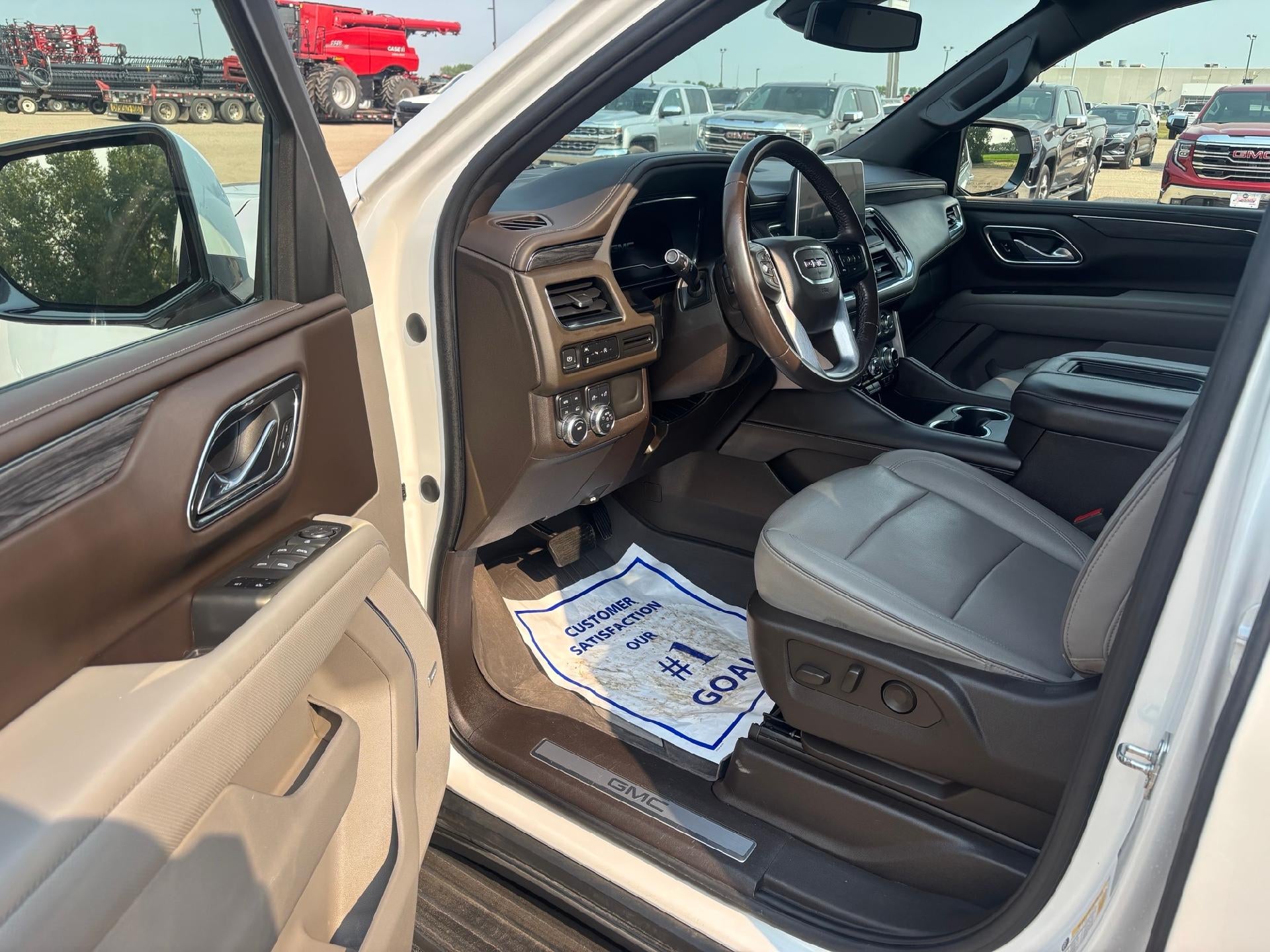 2023 GMC Yukon XL SLT