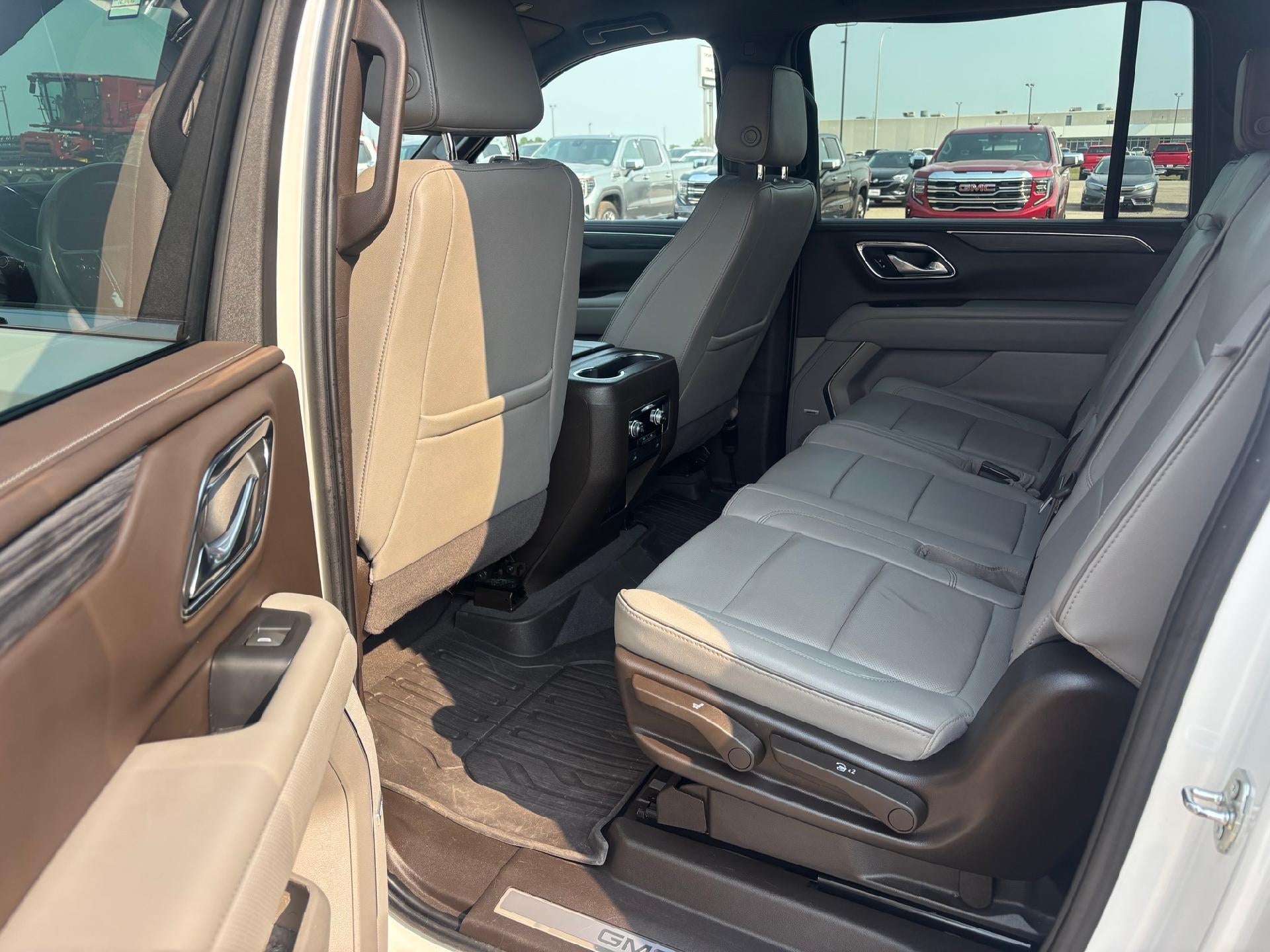 2023 GMC Yukon XL SLT